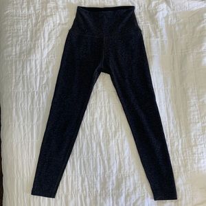 Spacedye Ultra High Waisted Midi Legging Legging/Size:Small/Color:Black-Charcoal